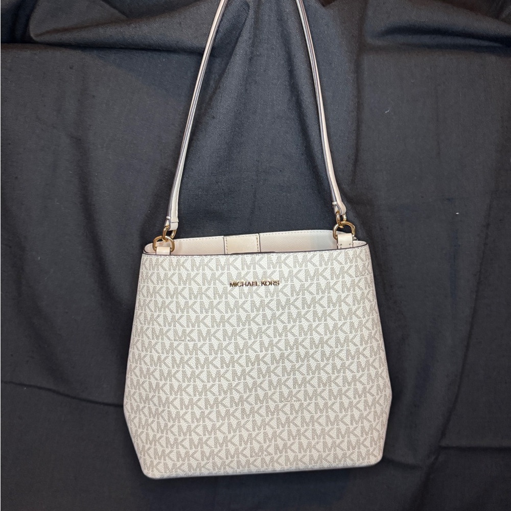 Michael Kors Vanilla MK Signature Bucket Tote | Shoulder Bag